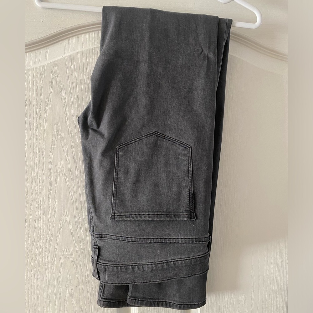 Paige Grey Jean 33x32